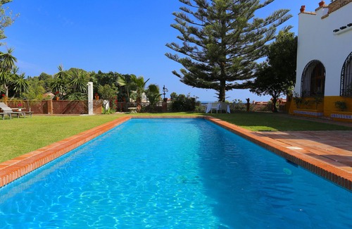 Malaga-Este Appartement | VILLA CLAVERO 2 PAX Private suite with terrace, WIFI, parking, pool, sea views