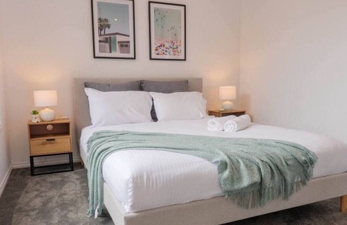 Chadstone Maison | VCHA137-2 · Aircabin|Chadstone|Lovely Comfy|6 Beds House