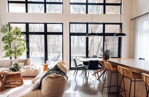 Val-des-Lacs Chalet De Ski | VDL Pine Haus