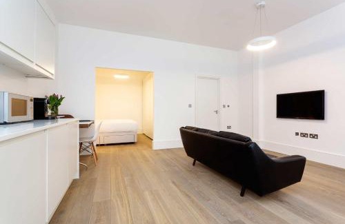 South Hampstead Appartement | Veeve - Contemporary in Swiss Cottage