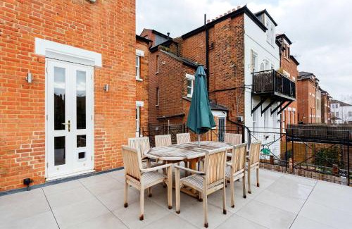 Bedford Maison | Veeve - Southside Charm