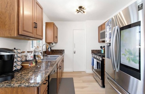 Henderson Maison | Vegas Getaway: 3BR Home with Pool & Hot Tub!