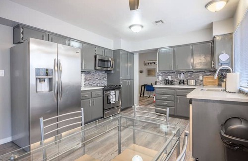 Paradise Maison | Vegas Retreat with heated pool/spa minutes from Harry Reid airport & the Strip!