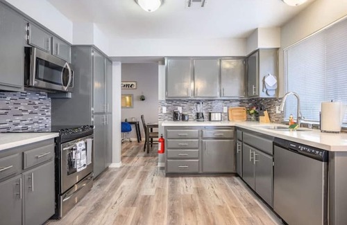 Paradise Maison | Vegas Retreat with heated pool/spa minutes from Harry Reid airport & the Strip!
