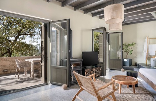 Latziana Maison | Velanis House - style into nature - secluded