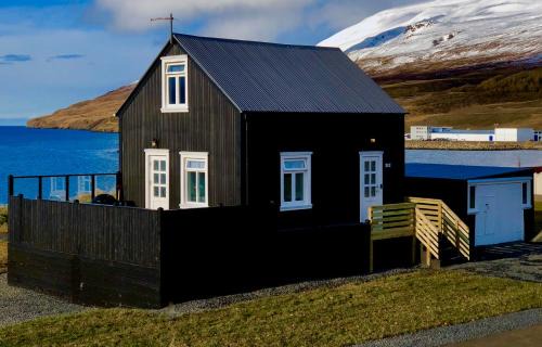Grenivik Appartement | Vellir Grenivík Home with a View