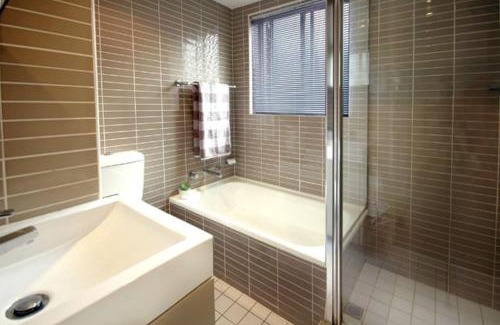 Clovelly Appartement | VELLY-Modern Light 2BR Moments from Clovelly Beach