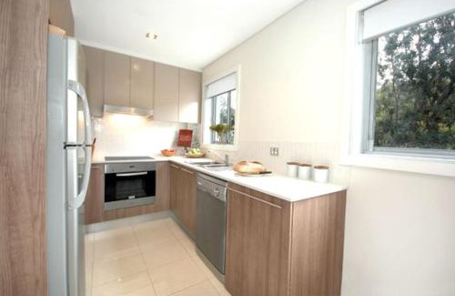 Clovelly Appartement | VELLY-Modern Light 2BR Moments from Clovelly Beach
