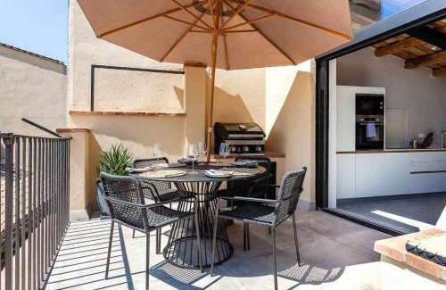 Old Town Appartement | Velo Vern 3- Luxury penthouse w views of city wall