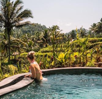 Selat Villa | Velonia Iseh