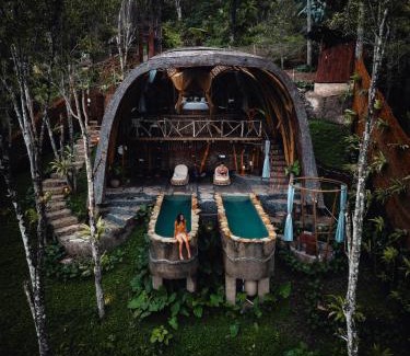 Sidemen Cabine | Veluvana Mountain