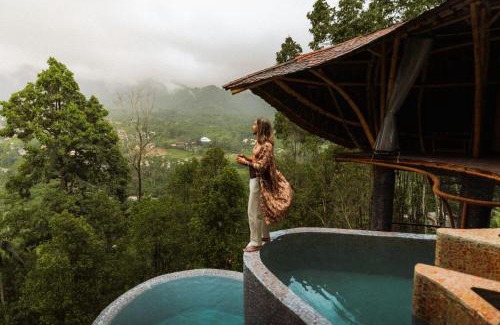 Sidemen Cabine | Veluvana Mountain