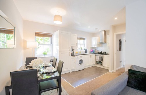 Hoddesdon Appartement | Velvet 2-bedroom Apartment, Brewery Road, Hoddesdon