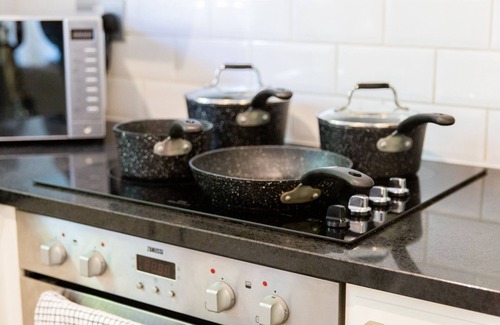 Hoddesdon Appartement | Velvet 2-bedroom Apartment, Brewery Road, Hoddesdon