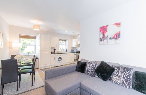 Hoddesdon Appartement | Velvet 2-bedroom Apartment, Brewery Road, Hoddesdon