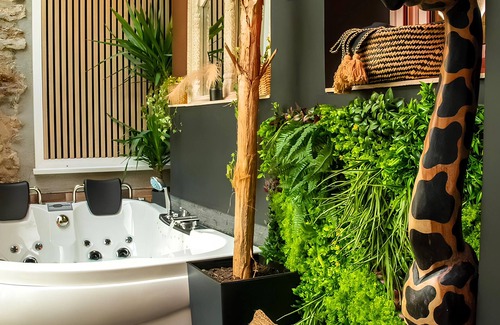 Choisy-le-Roi Appartement | VELVET & LEATHER - Luxueuse Loveroom proche Paris - Spa Sauna Secretroom Cinéma