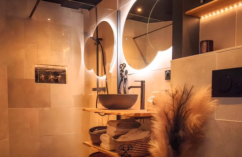 Choisy-le-Roi Appartement | VELVET & LEATHER - Luxueuse Loveroom proche Paris - Spa Sauna Secretroom Cinéma