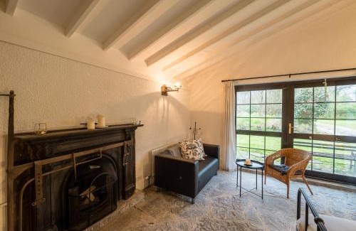 Ventry Maison | Ventry Farm - The Parlour Cottage by Trident Holiday Homes