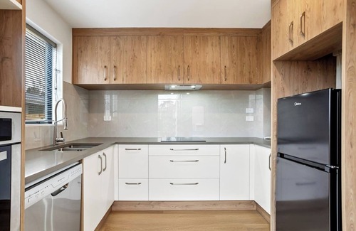 Auckland Maison | Ventura Delight Townhouse with Parking and Patio