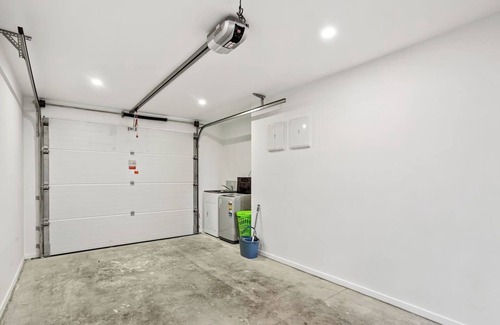 Auckland Maison | Ventura Delight Townhouse with Parking and Patio
