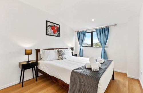 Mangere Maison | Ventura Serenity Townhouse with Parking and Patio