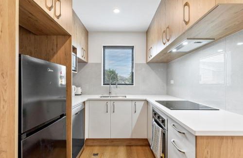 Mangere Maison | Ventura Serenity Townhouse with Parking and Patio