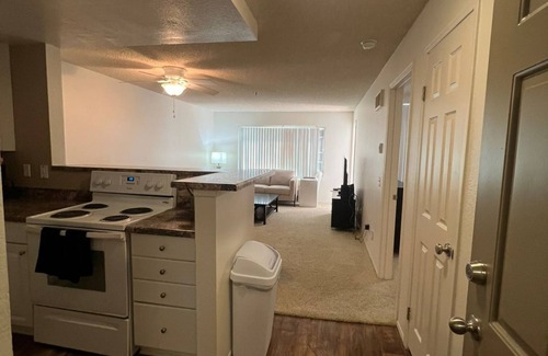 University City Appartement | Veranda La Jolla – Luxe 1BRs near UCSD with spa, pool, and EV charging.