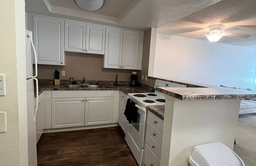 University City Appartement | Veranda La Jolla – Luxe 1BRs near UCSD with spa, pool, and EV charging.