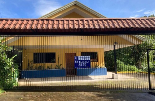 Bajos del Toro Maison | Verdant Arthouse w/ Riverview - minutes from cataratas!