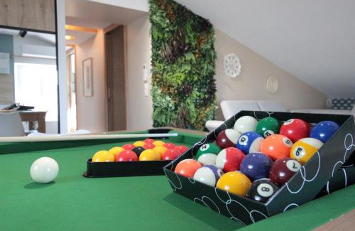 Verdun Appartement | Verdun Centre - Full climatisation - 3 chambres - 7 couchages - 10 personnes - Parking Proche - Terrain 800m2 - Balnéothérapie - Air de jeux extérieurs - TOP CONFORT - Géré par PrestaZen'Services