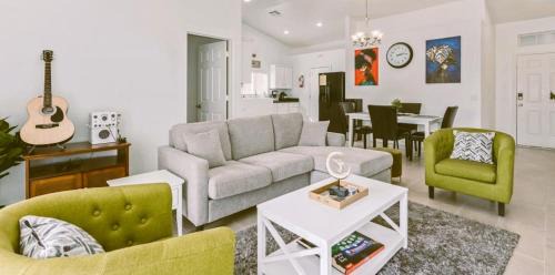 Maryvale Maison | Vernon House - Stunning Cozy Vacation Home Near State Farm Stadium with Gym-Kitchen-Free Parking