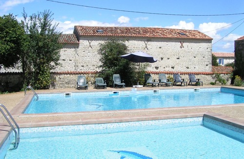Duil-sur-le-Mignon Maison | Verseau Les Constellations
