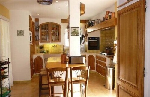 Rousset Villa | AIX EN PROVENCE EST.170m2. 4 CHAMBRES.VASTE SALON-PISCINE-CUISINE D'ÉTÉ - CLIM
