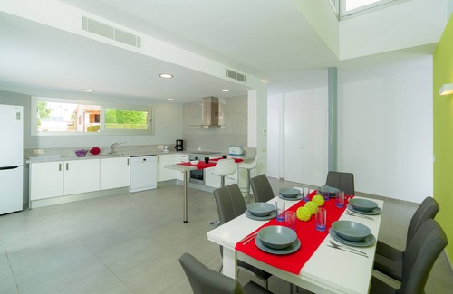 Cala Mandia Maison | Logement très lumineux et moderne, de grandes terrasses et piscine privée.