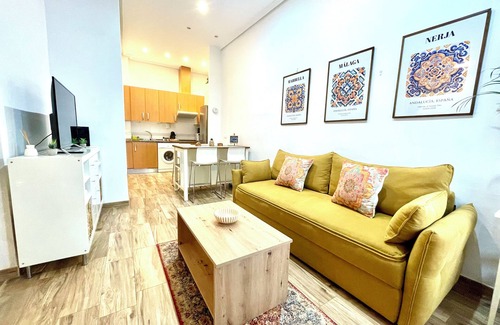 Perchel Norte Appartement | Very central studio with A/C, equipped kitchen, and elevator.