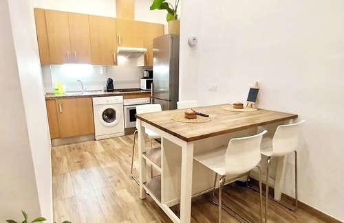 Perchel Norte Appartement | Very central studio with A/C, equipped kitchen, and elevator.