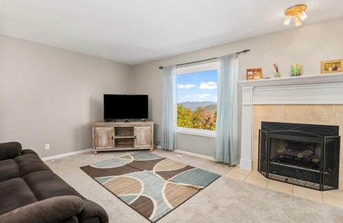 Skyland Maison | Very Close To Dt & Biltmore, Fire Pit, View