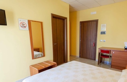Catenanuova Lit Et Petit-Déjeuner | Very close to the Sicilia Outlet Village and the Etnaland Amusement Park