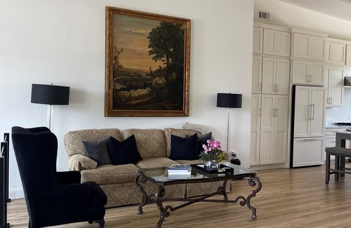 Giddings Maison | Very convenient, beautiful home with great restaurants within walking distance