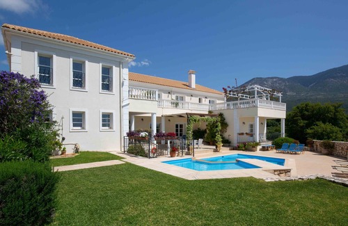Karavados Villa | Très grande villa de luxe avec piscine privée et vue imprenable