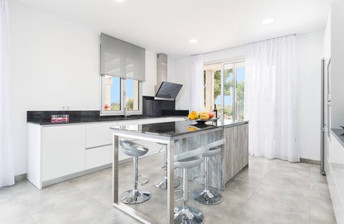 Majorca Villa | Villa très moderne avec piscine privée et grand jardin au cœur de Majorque