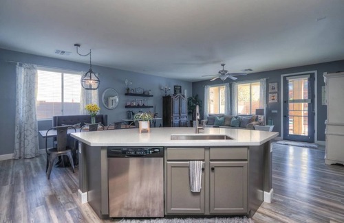 Maricopa Maison | Very Nice 5 Bedrm 3 Bath Home, Family ready home!