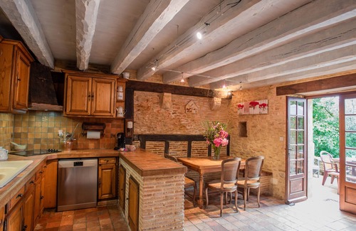Montcabrier Maison | Très beau gîte authentique avec piscine privée
