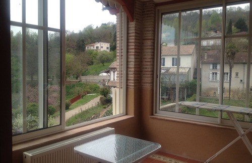 Castelmoron-sur-Lot Maison | Très jolie maison du village, dominant le Lot, calme, jardin-terrasse fleuri