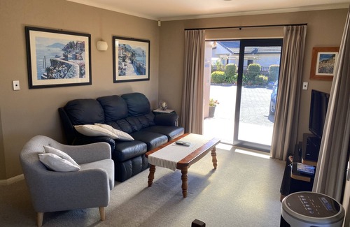 Papamoa Beach Maison | Appartement d'une chambre. Réserve de frontières.