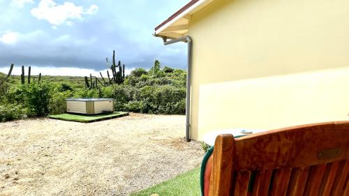 Savaneta Appartement | Very quiet apartment with lots of privacy and a tub on the edge of a national park!