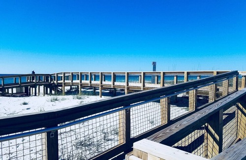 Navarre Beach Maison | Très spacieux! Décor récemment mis à jour et décontracté Beachy. Maison à l'étage.