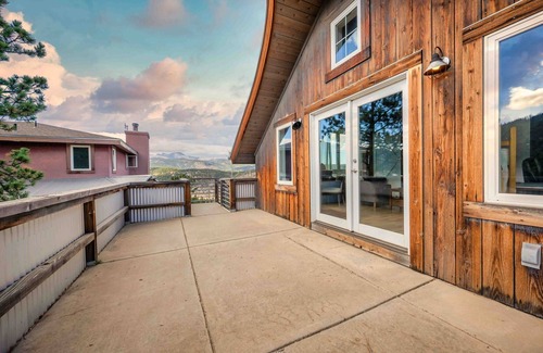 Nederland Chalet De Ski | Very spacious vaulted ceiling 1-bdrm Chalet in Ned, 10 min from skiing, Views
