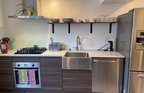 Fairlawn Appartement | Very stylish, family size unit, 2 bed 2.5 bath. Private front yard,unit entrance