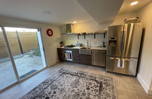 Fairlawn Appartement | Very stylish, family size unit, 2 bed 2.5 bath. Private front yard,unit entrance